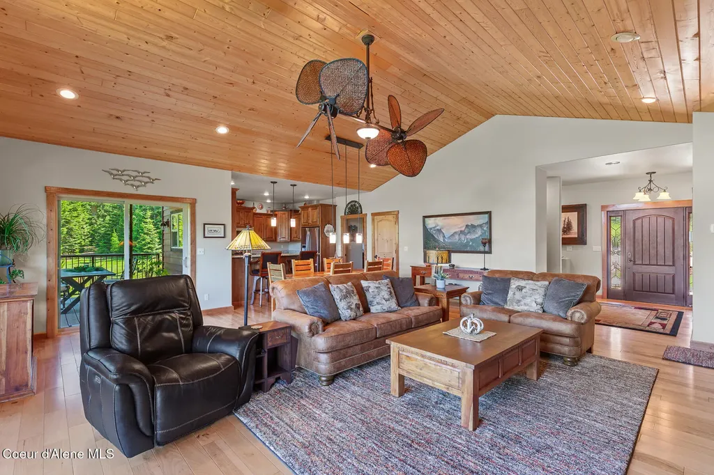 224 Buck Ridge Sagle ID 83860