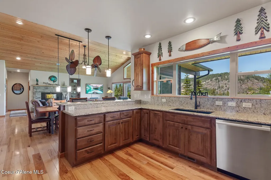 224 Buck Ridge Sagle ID 83860