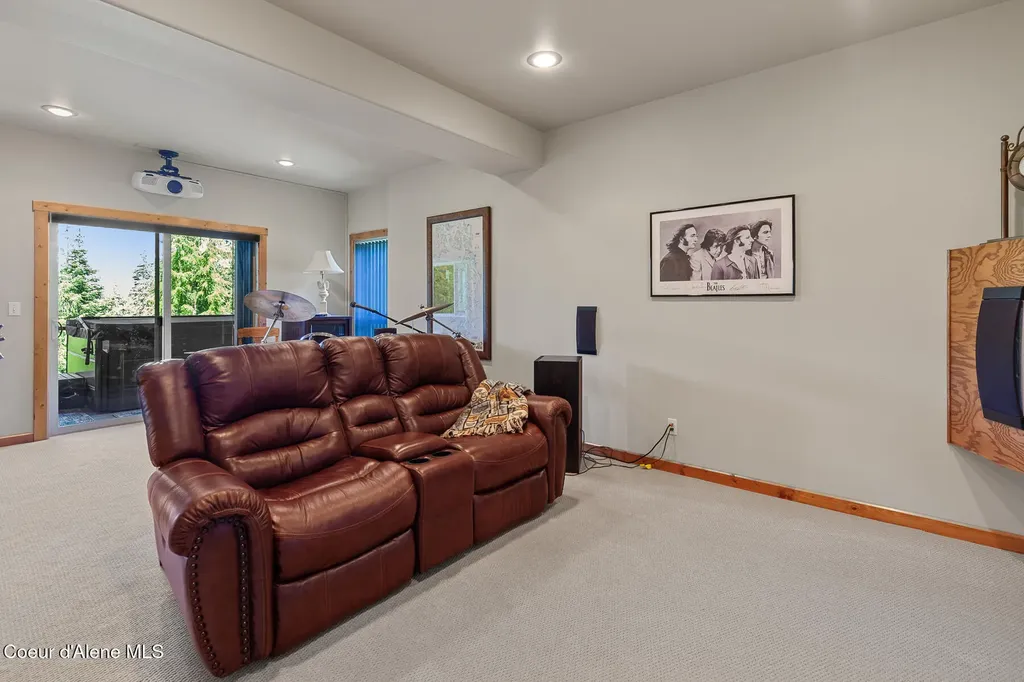 224 Buck Ridge Sagle ID 83860
