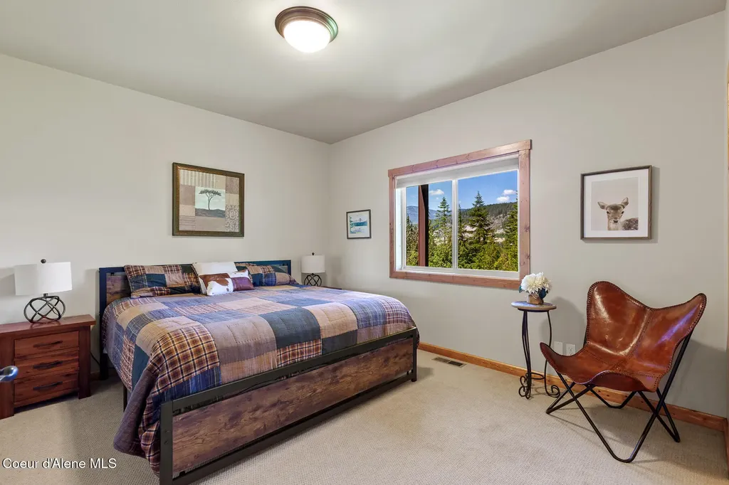 224 Buck Ridge Sagle ID 83860