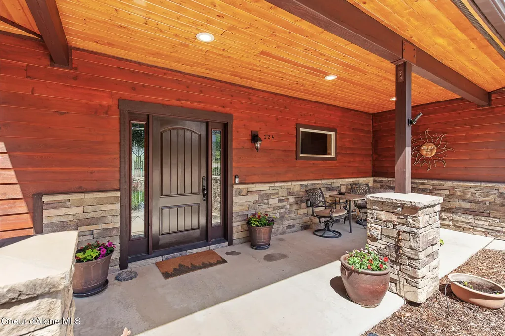 224 Buck Ridge Sagle ID 83860