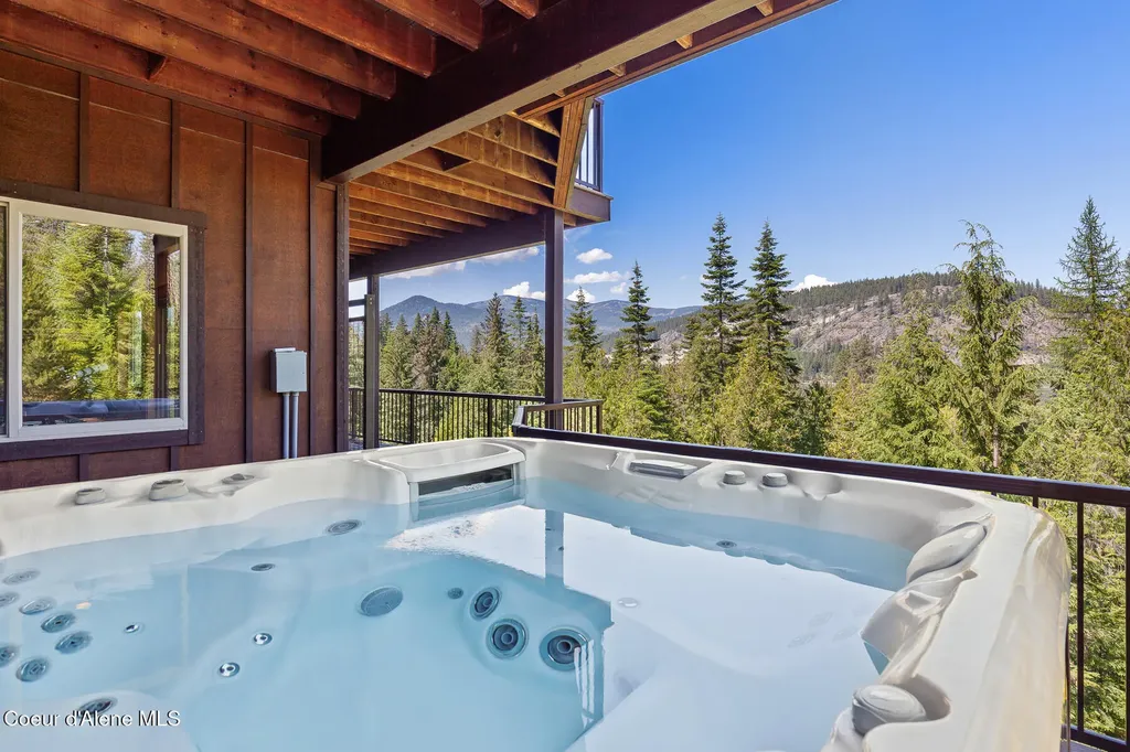 224 Buck Ridge Sagle ID 83860