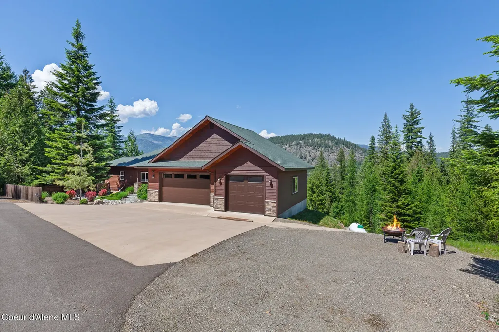 224 Buck Ridge Sagle ID 83860