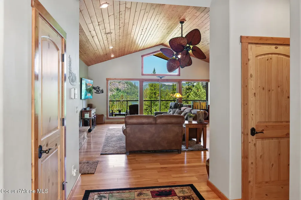 224 Buck Ridge Sagle ID 83860