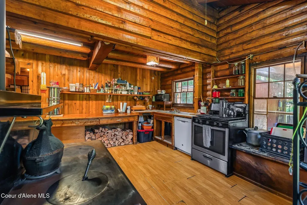 2502 Greenhood Road Priest River ID 83856