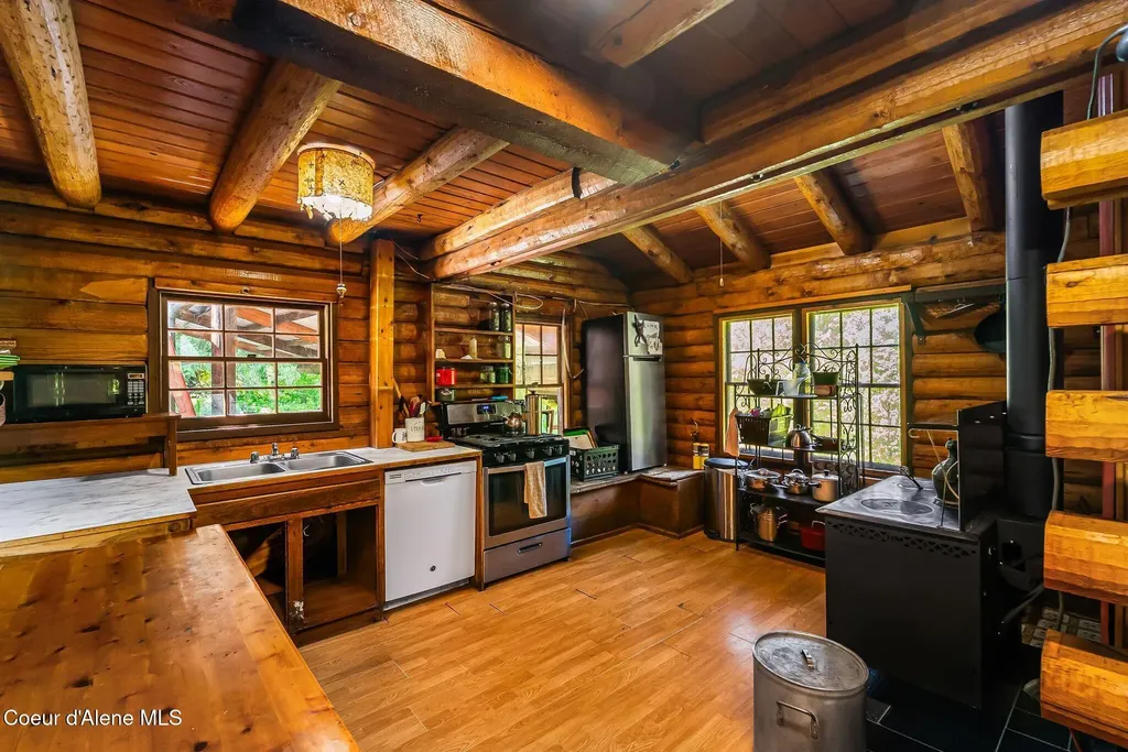 2502 Greenhood Road Priest River ID 83856