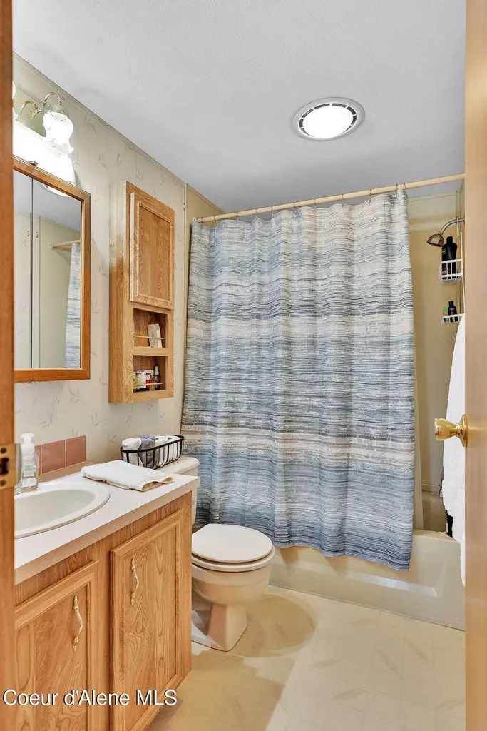 181 Circle Drive Hope ID 83836