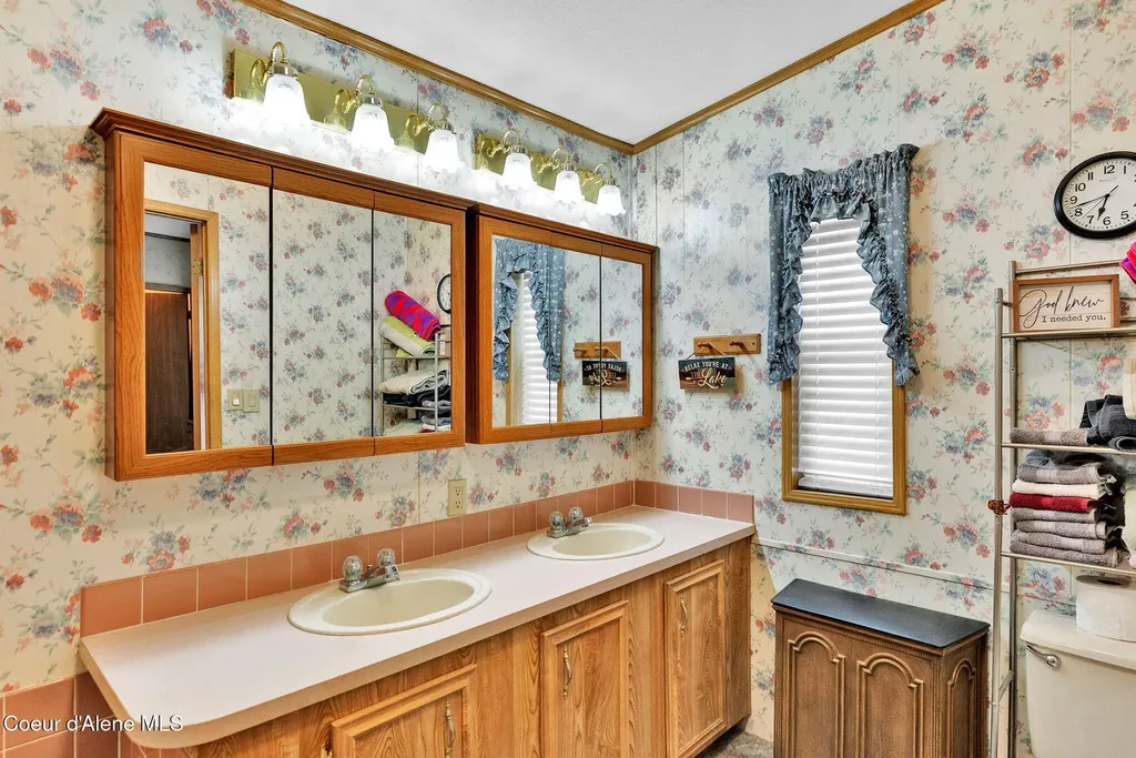 181 Circle Drive Hope ID 83836