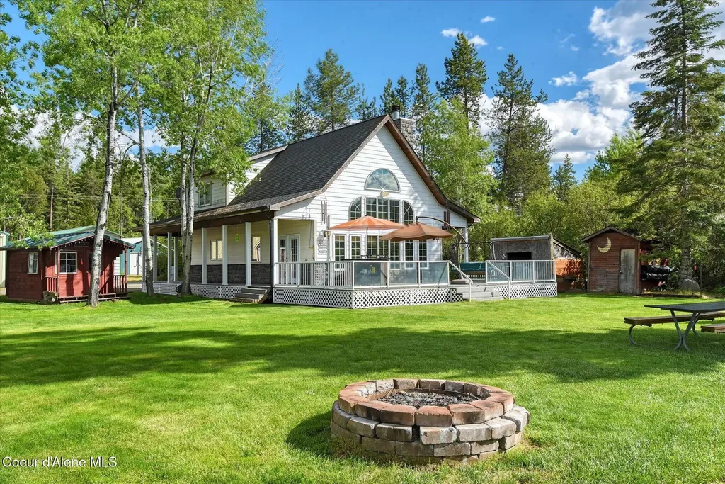 723 Evergreen Road Sagle ID 83860