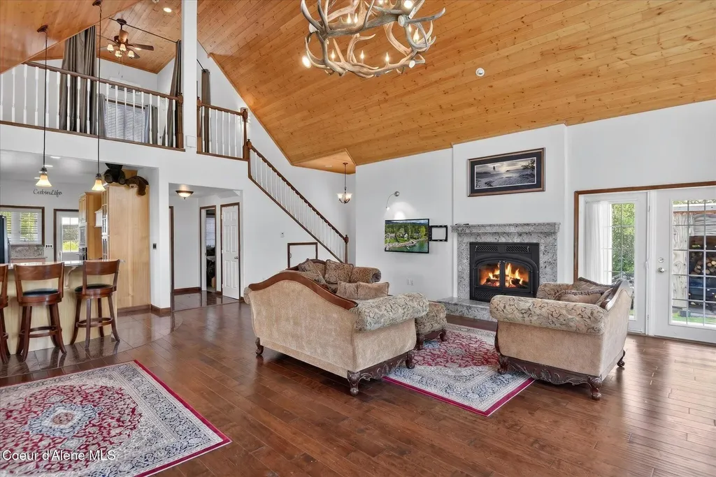 723 Evergreen Road Sagle ID 83860