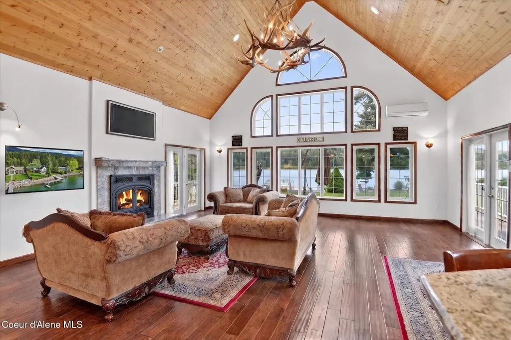 723 Evergreen Road Sagle ID 83860