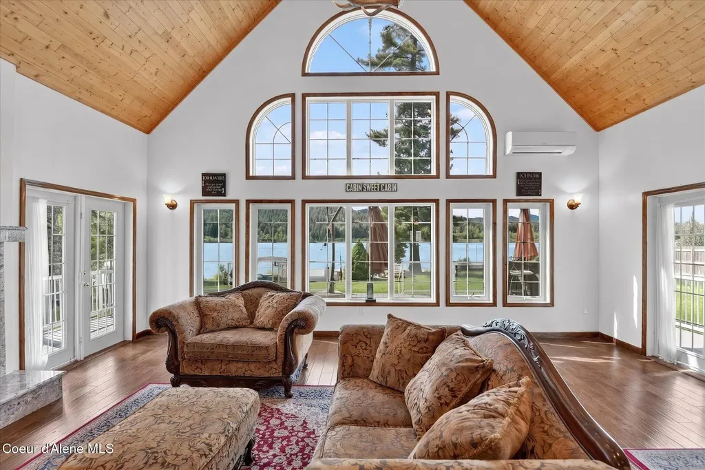 723 Evergreen Road Sagle ID 83860
