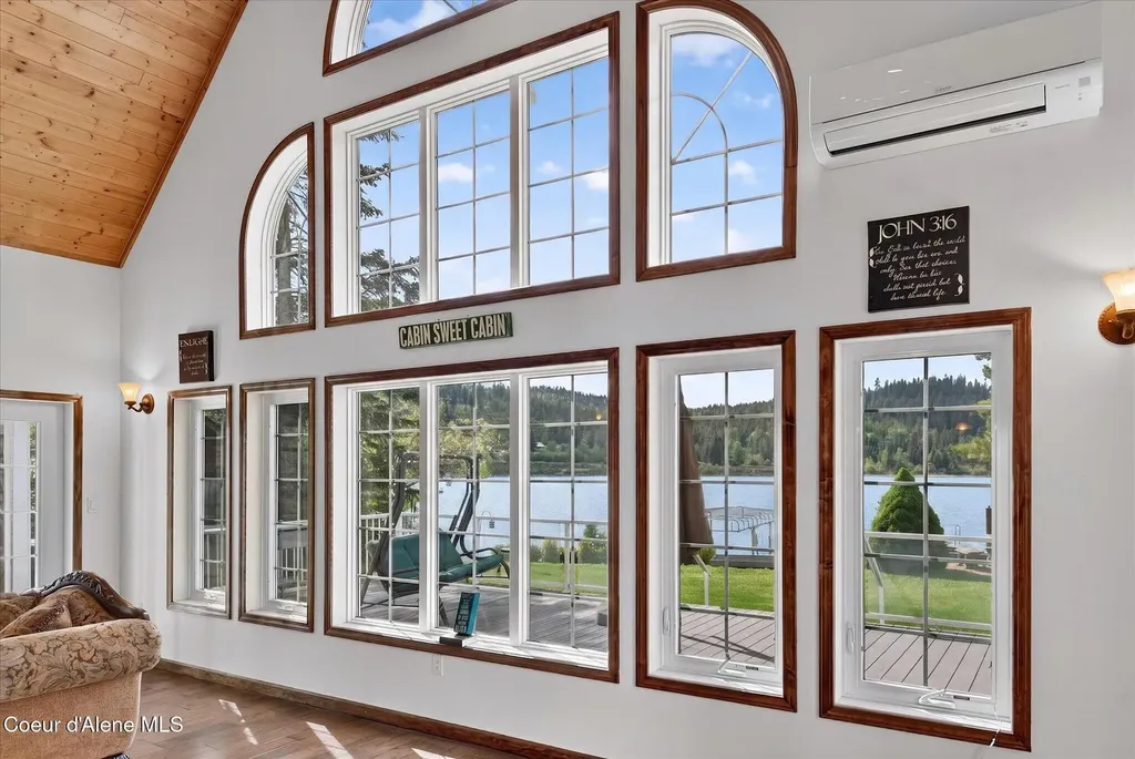723 Evergreen Road Sagle ID 83860