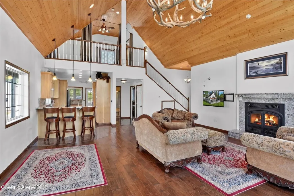 723 Evergreen Road Sagle ID 83860