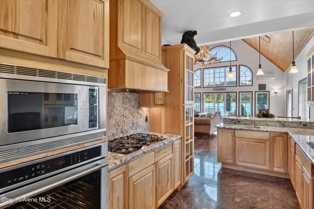 723 Evergreen Road Sagle ID 83860