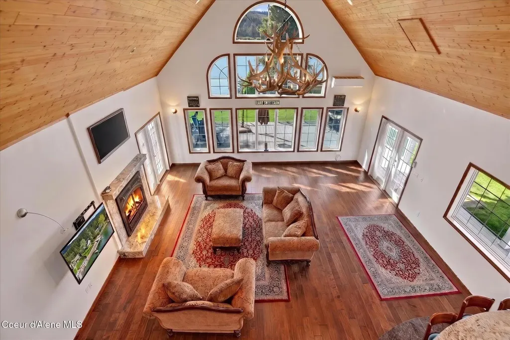 723 Evergreen Road Sagle ID 83860