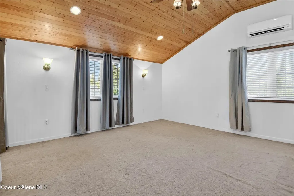 723 Evergreen Road Sagle ID 83860