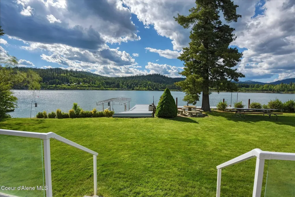 723 Evergreen Road Sagle ID 83860