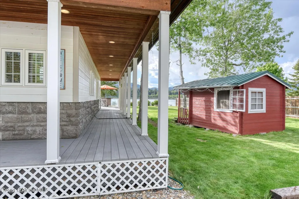 723 Evergreen Road Sagle ID 83860