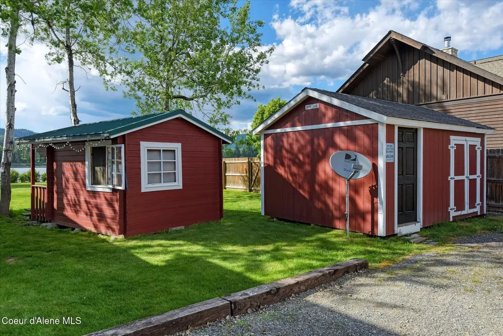 723 Evergreen Road Sagle ID 83860