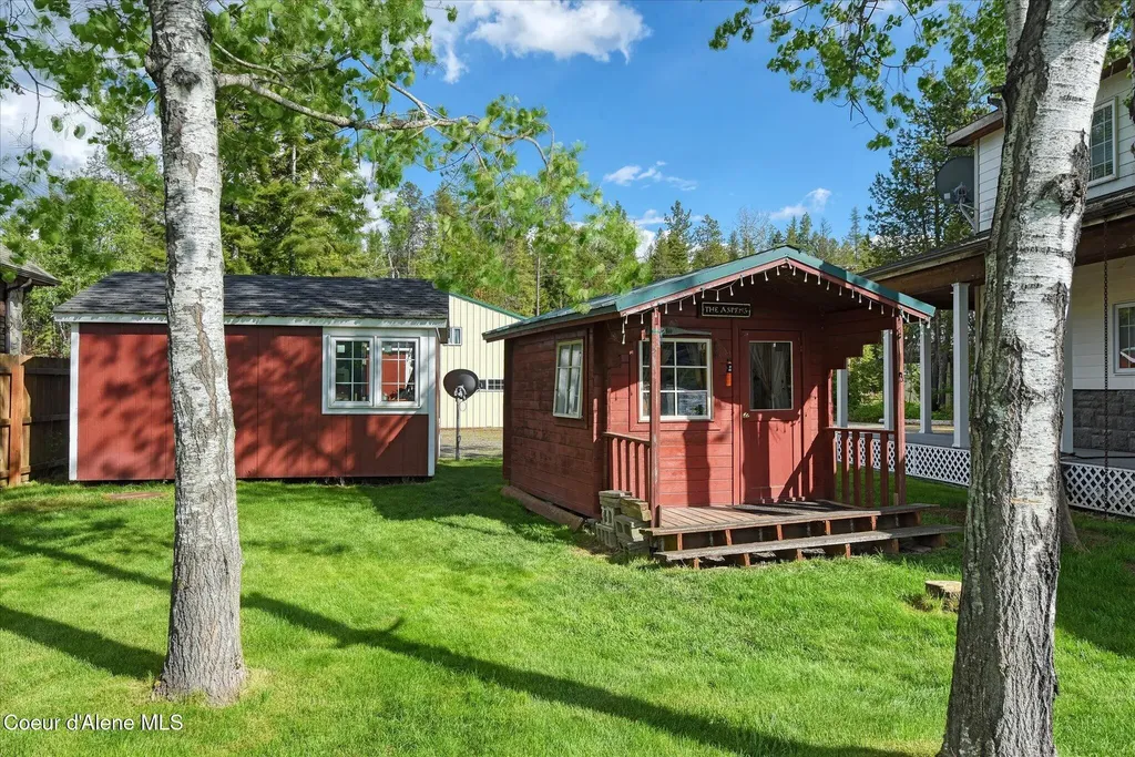 723 Evergreen Road Sagle ID 83860