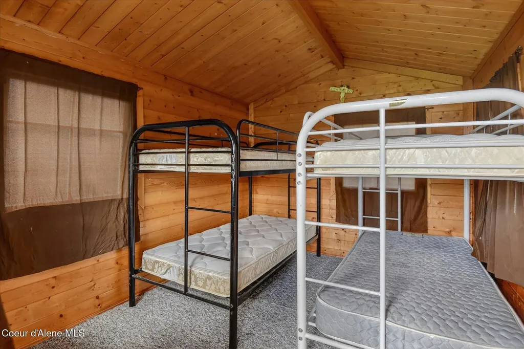 723 Evergreen Road Sagle ID 83860