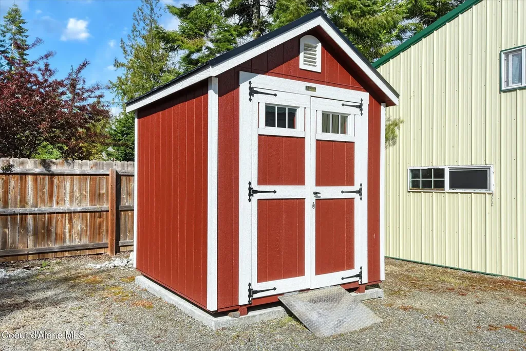 723 Evergreen Road Sagle ID 83860