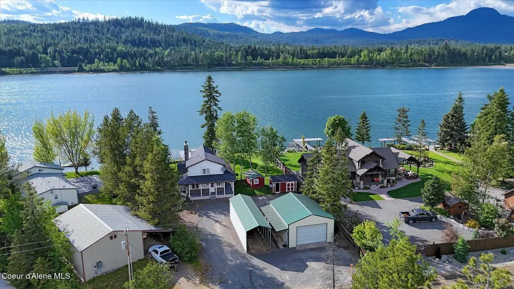 723 Evergreen Road Sagle ID 83860