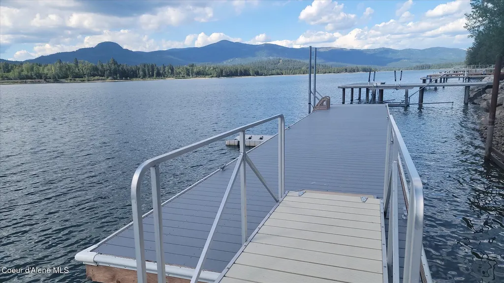 723 Evergreen Road Sagle ID 83860