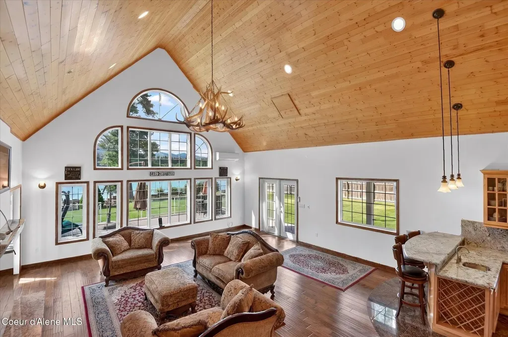 723 Evergreen Road Sagle ID 83860