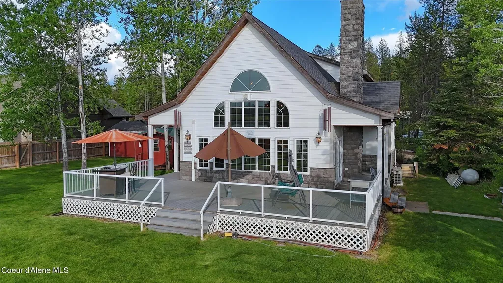 723 Evergreen Road Sagle ID 83860