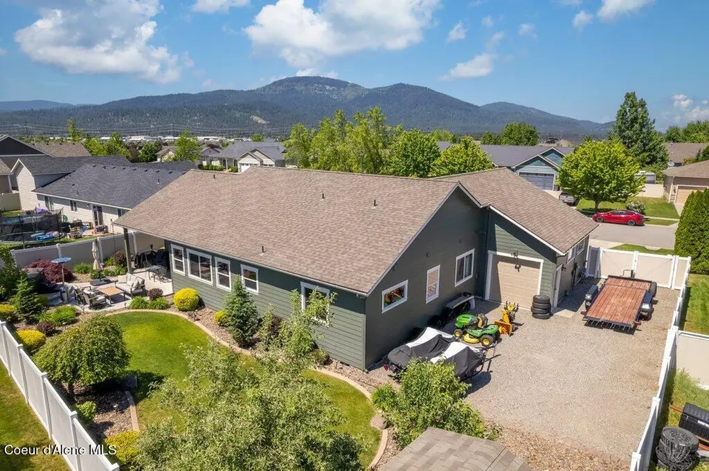 6670 W Buffalo Grass Lane Rathdrum ID 83858
