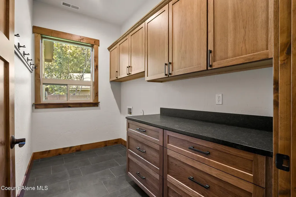 1047 Comeback Bay Lane Sagle ID 83860