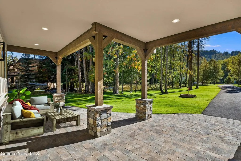 1047 Comeback Bay Lane Sagle ID 83860