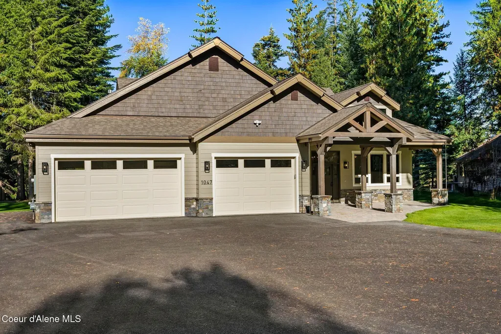 1047 Comeback Bay Lane Sagle ID 83860