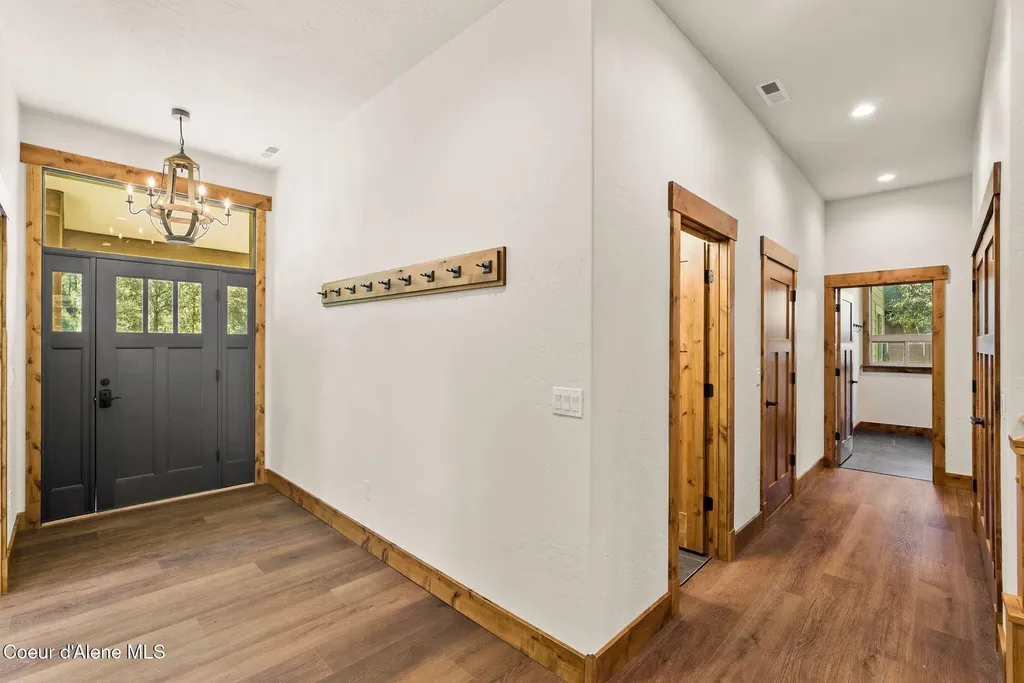 1047 Comeback Bay Lane Sagle ID 83860