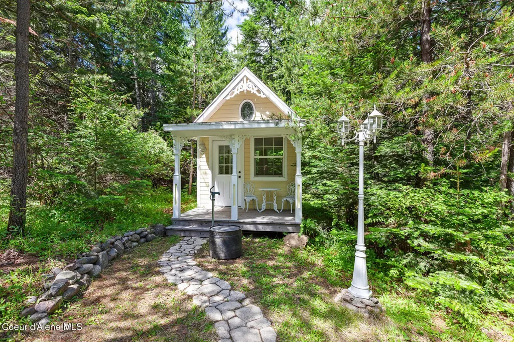 306 Pinewood Lane Cocolalla ID 83813