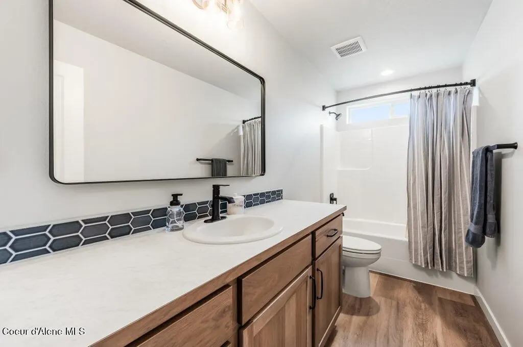 1656 W Okanogan Avenue Post Falls ID 83854