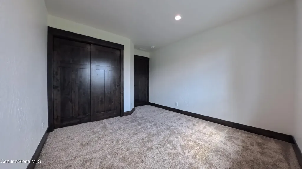 156 E Lobo Loop Hayden ID 83835