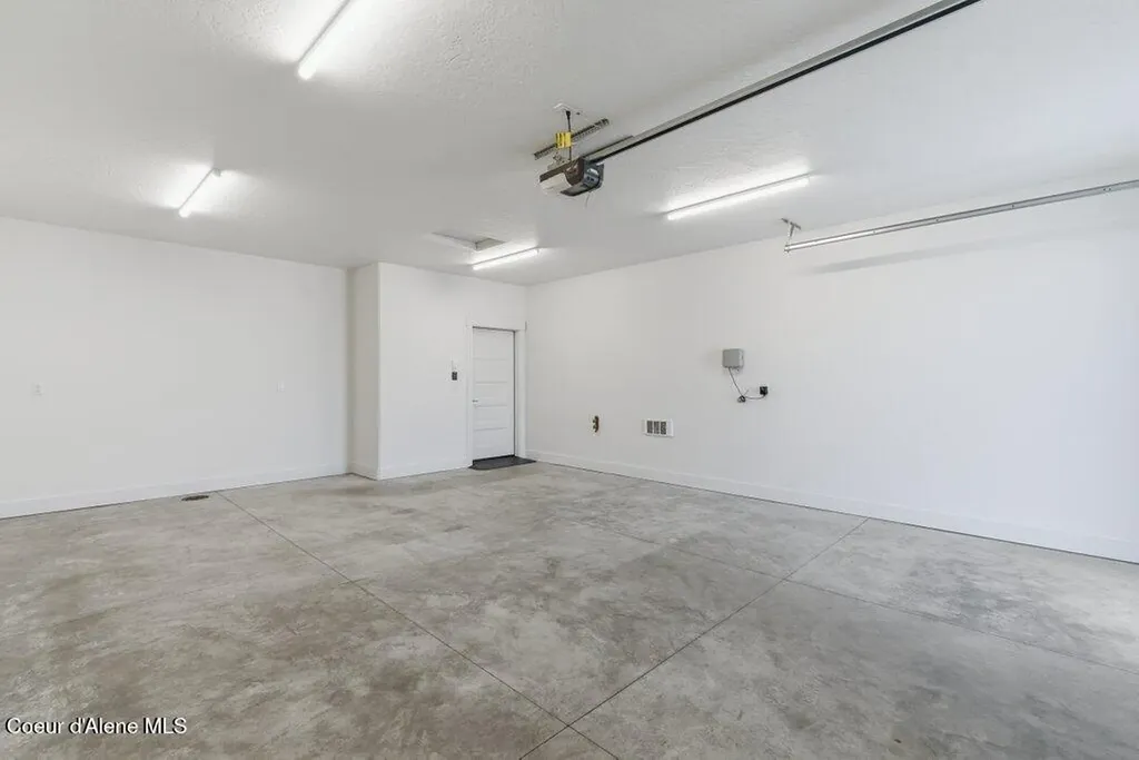 13980 N Rainier Loop Rathdrum ID 83858