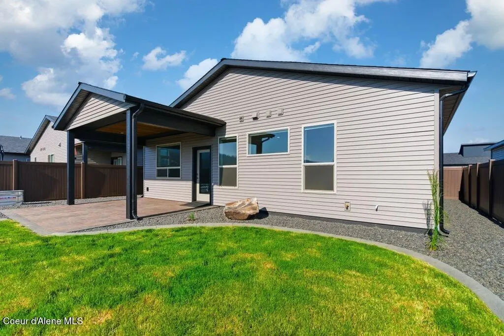 13980 N Rainier Loop Rathdrum ID 83858