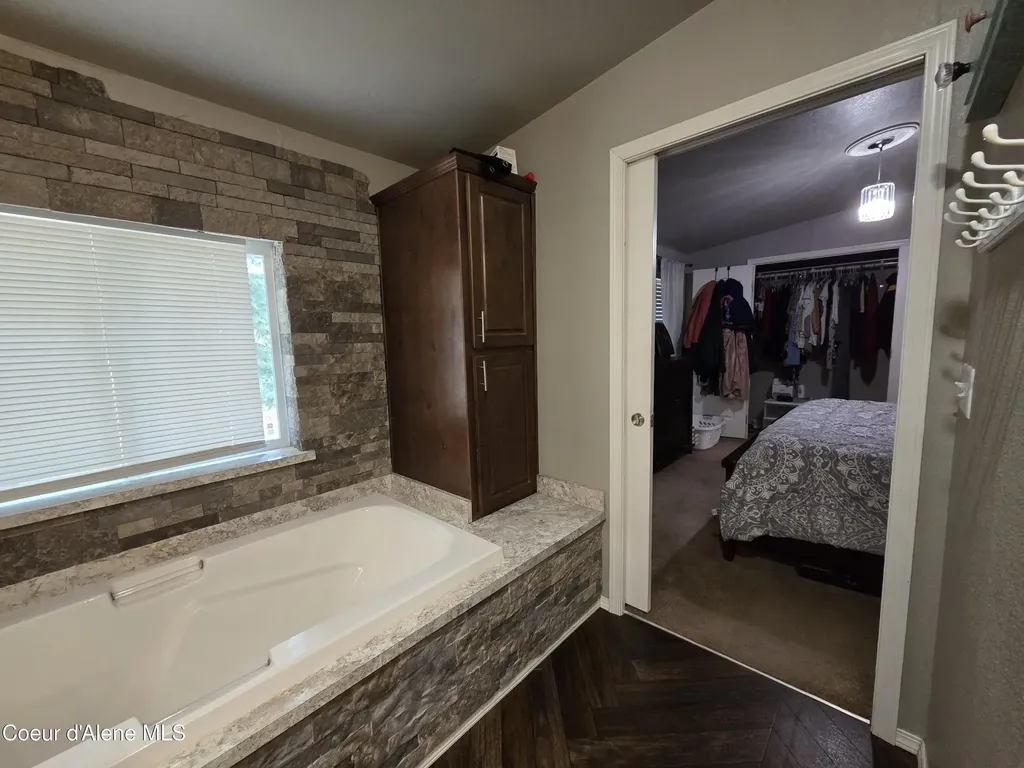 32734 N 10th Avenue Spirit Lake ID 83869