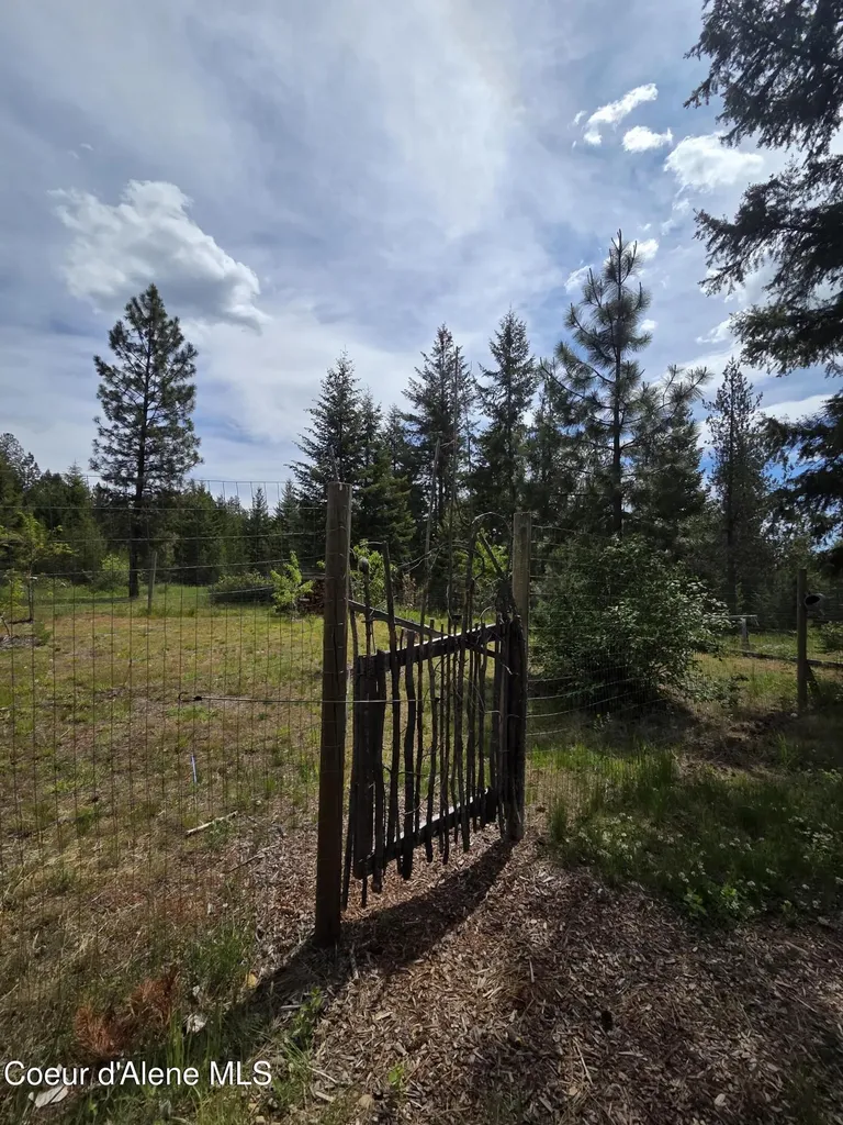 32734 N 10th Avenue Spirit Lake ID 83869