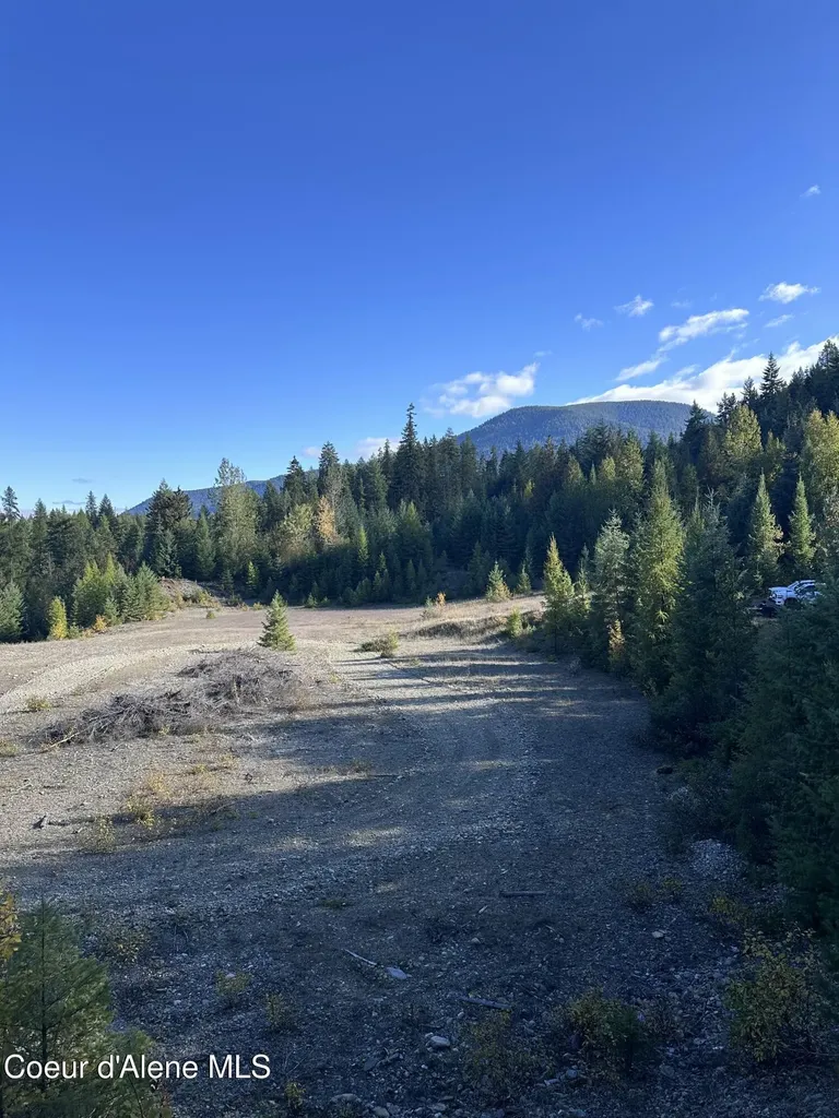 5784 River Road Clark Fork ID 83811