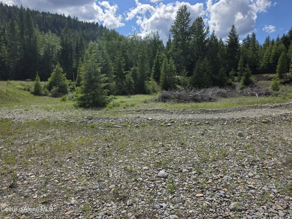 5784 River Road Clark Fork ID 83811