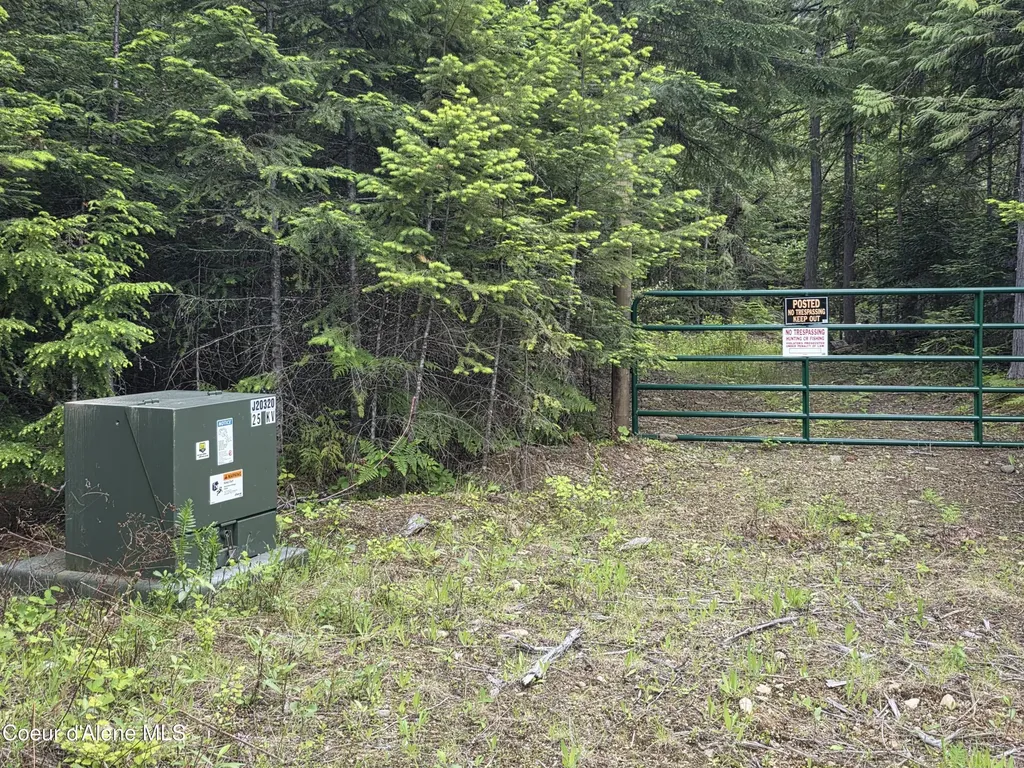 5784 River Road Clark Fork ID 83811