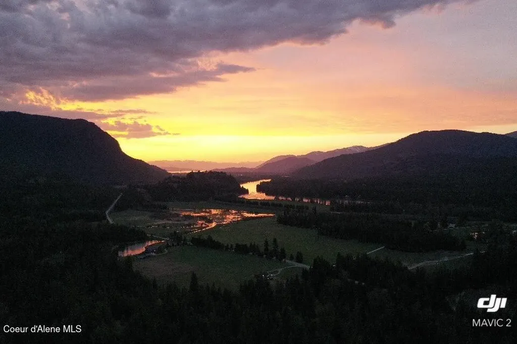 5784 River Road Clark Fork ID 83811