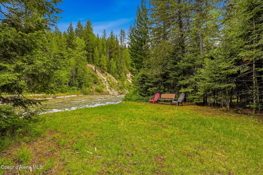7569 Upper Pack River Road Sandpoint ID 83864