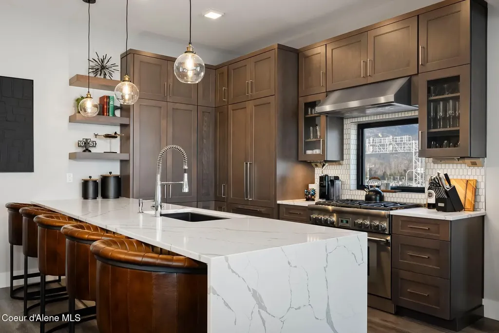 802 Sandpoint Avenue Sandpoint ID 83864