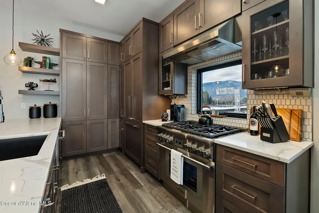 802 Sandpoint Avenue Sandpoint ID 83864
